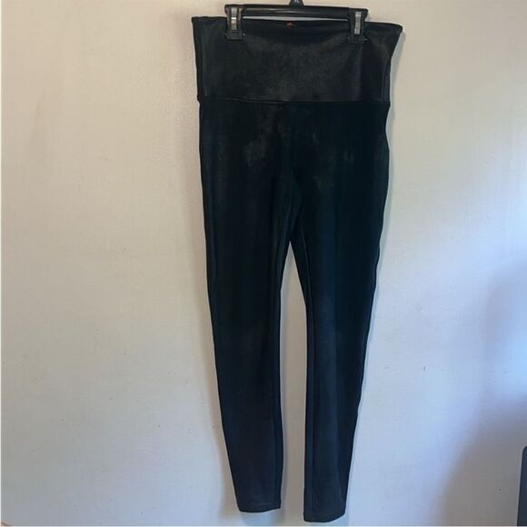 EXCELLENT CONDITION WOMEN’S MEDIUM SPANX BLACK FAUX LEATHER HI-WAISTED LEGGINGS - Picture 6 of 10